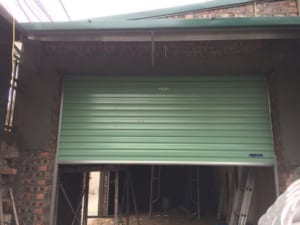 sua-cua-cuon-tai-cau-giay-ha-noi