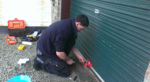 Sửa chữa cửa cuốn làm thế nào là đúng cách