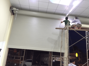 Hướng dẫn sửa cửa cuốn bị kẹt