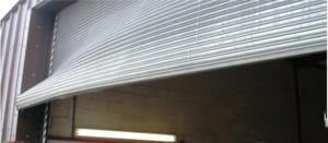 Cửa cuốn bị va chạm vào các vật cản